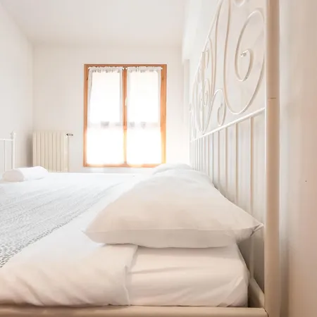 Corso San Gottardo - Darsena Flat Appartamento